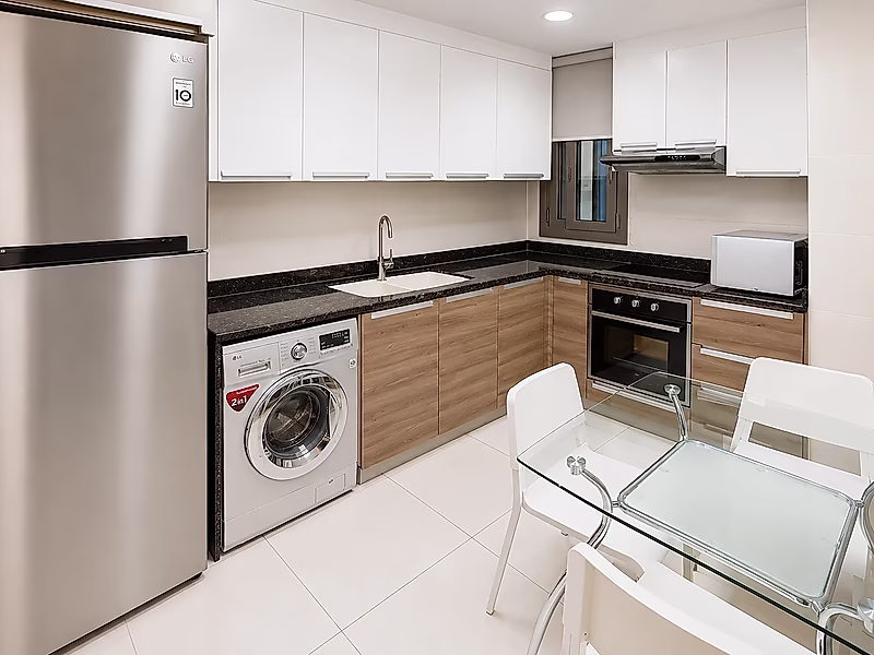 Luxury 3BR Apartment | Bills Included | Prime location - Photo 9