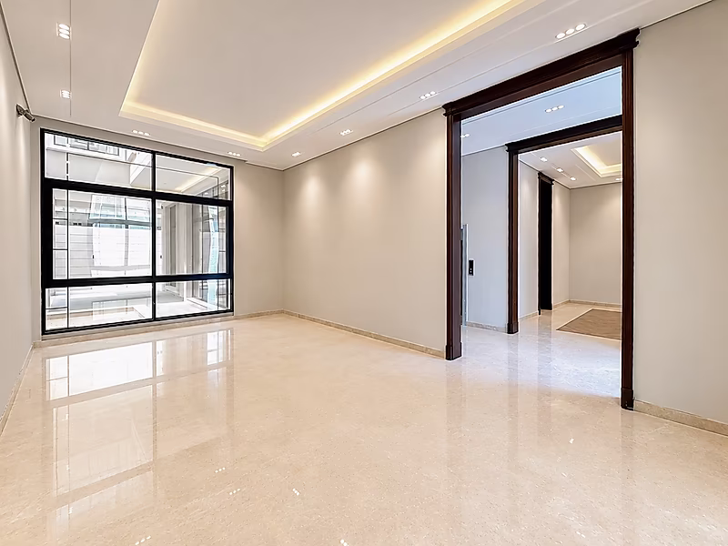 فيلا واسعة بتصميم موجه نحو العائلة - Photo 3