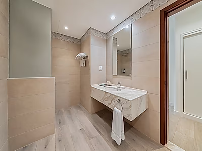 ALL-INCLUSIVE 2-BEDROOM APARTMENT COASTAL LIVING | CORNICHE