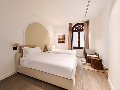 ALL-IN SERVICED 2-BEDROOM APARTMENT