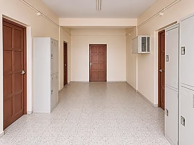سكن عمال و3 مستودعات للإيجار