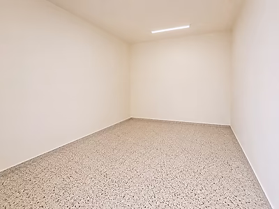 سكن عمال و3 مستودعات للإيجار