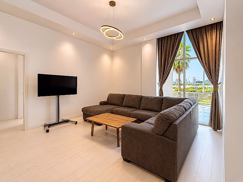 Luxury Fully Furnished 1-Bedroom Apartment in Fox Hills - Photo 3