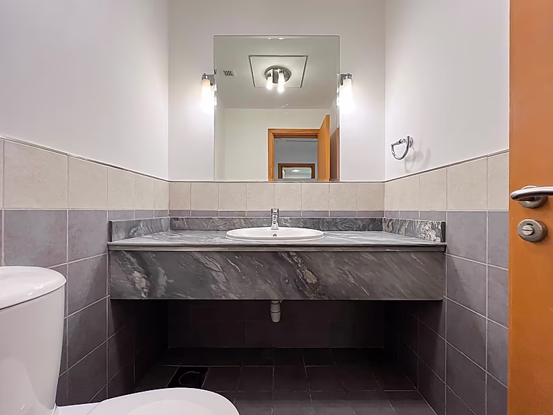 COMFORTABLE 3 BEDROOM APARTMENT IN WEST BAY - Photo 6