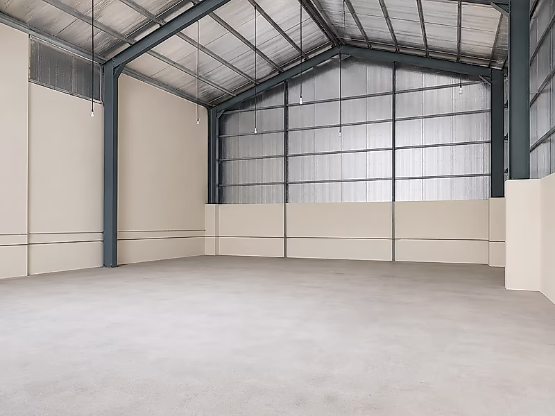 Premium Commercial Warehouse Compound | Birket Al Awamer | Warehouse + Showroom + Offices + Labor Accommodation - Photo 2