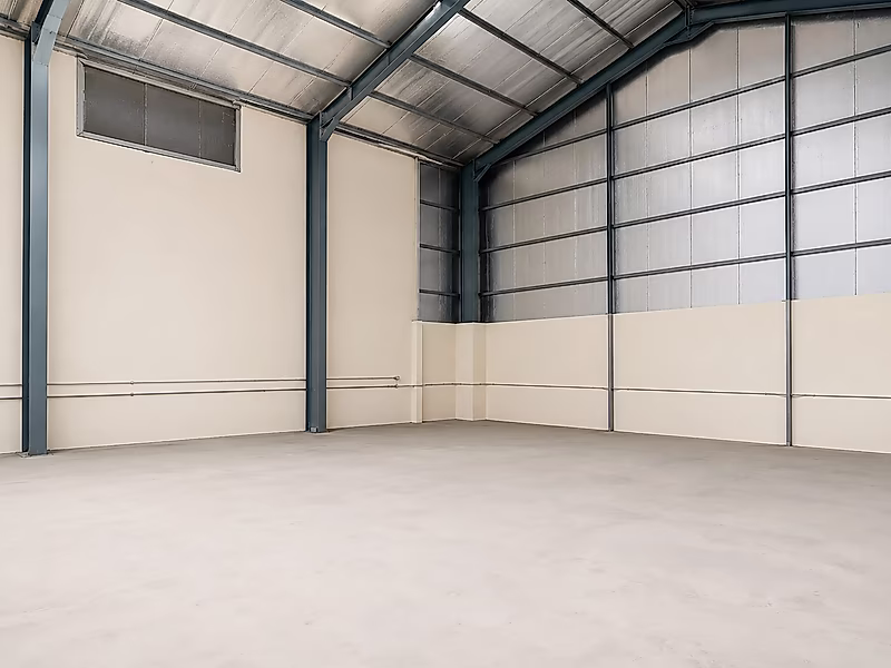 Premium Commercial Warehouse Compound | Birket Al Awamer | Warehouse + Showroom + Offices + Labor Accommodation - Photo 4