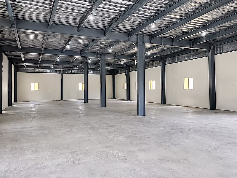 Premium Commercial Warehouse Compound | Birket Al Awamer | Warehouse + Showroom + Offices + Labor Accommodation - Photo 7