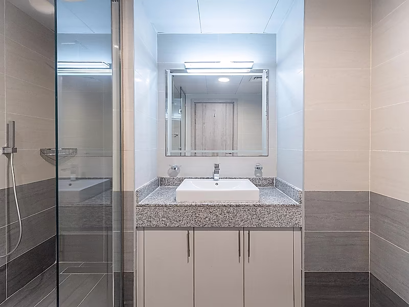 Exclusive 1BR Apartment | Urban Elegance - Photo 18