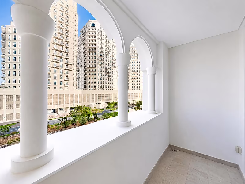 SEMI FURNISHED 1BR IN THE PEARL  | UTILITIES INCLUDED - Photo 2