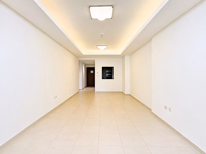 SEMI FURNISHED 1BR IN THE PEARL  | UTILITIES INCLUDED - Photo 3