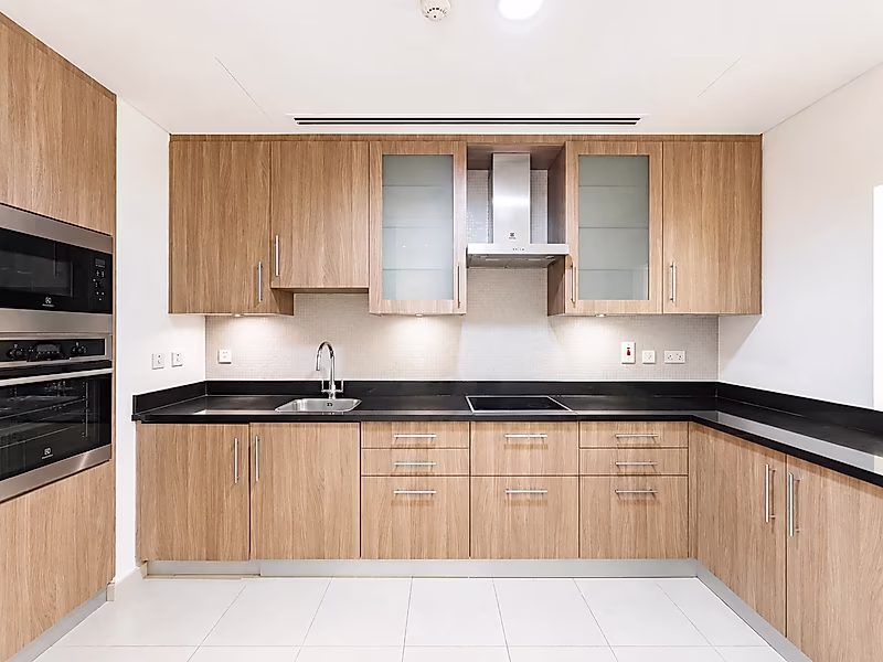 SEMI FURNISHED 1BR IN THE PEARL  | UTILITIES INCLUDED - Photo 5