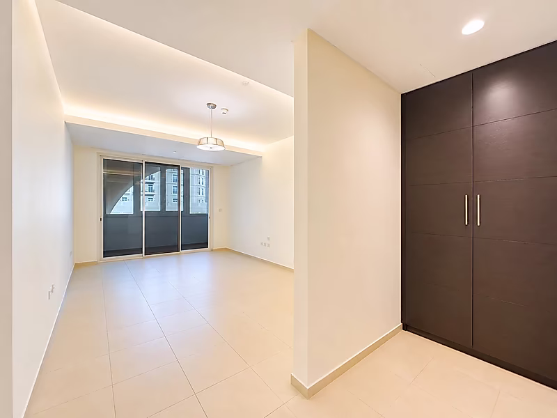 SEMI FURNISHED 1BR IN THE PEARL  | UTILITIES INCLUDED - Photo 6