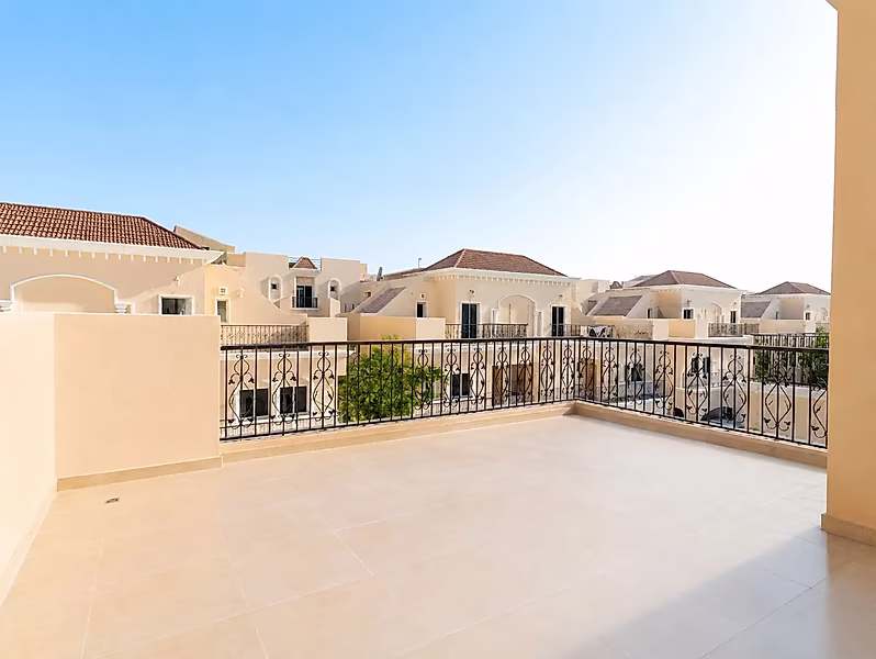 FAMILY COMPOUND | 4BR + MAID ROOM VILLA - Photo 17