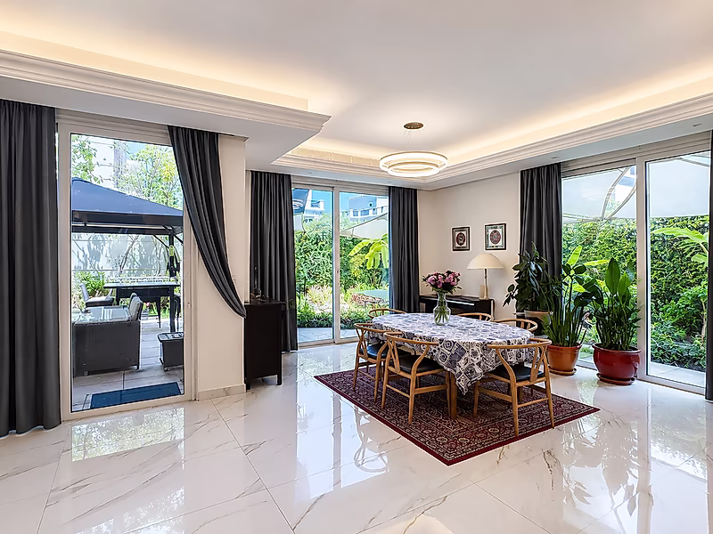 SPACIOUS 6BR+M&DRIVER | COMPOUND VILLA | PEARL - Photo 1