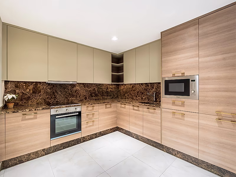 FULLY RENOVATED 2 BEDROOM PORTO ARABIA - Photo 3