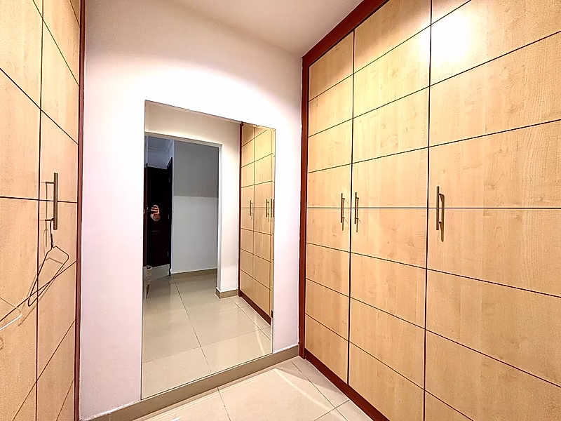 READY ONE BEDROOM WITH HUGE BALCONY GREAT INVESTMENT - Photo 2