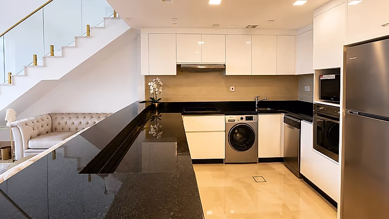Luxury 1BR Loft | Double-Height Ceiling | Beach Access - Photo 3