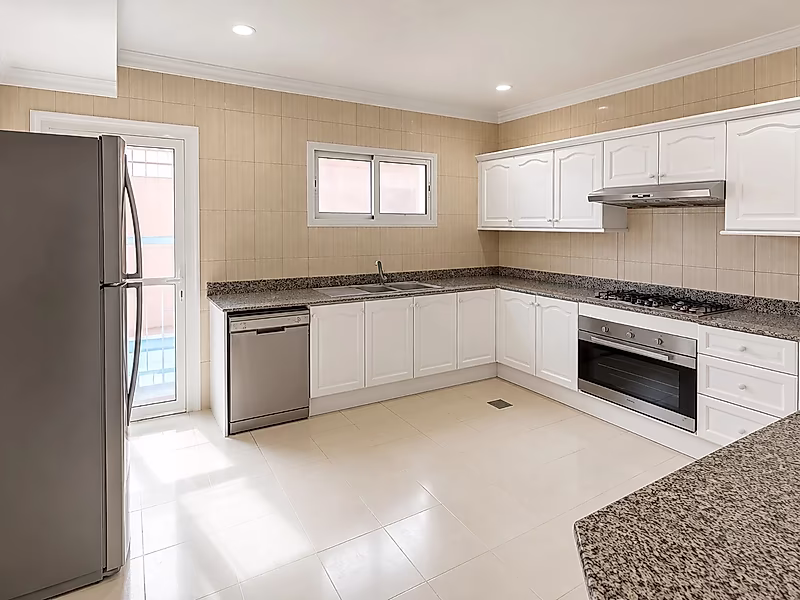 Prestigious 3BR + Maid+ Office SF  Villa with Modern Elegance - Photo 3