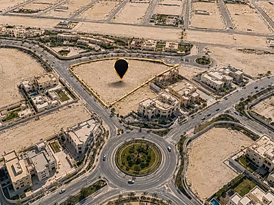 أرض نادرة في الإجارة | 1,557 م² | واجهة 52 متر | رخصة ومخططات جاهزة
