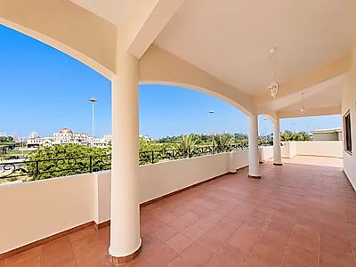 SPACIOUS 6BR VILLA WITH GARDEN AND PRIVATE POOL