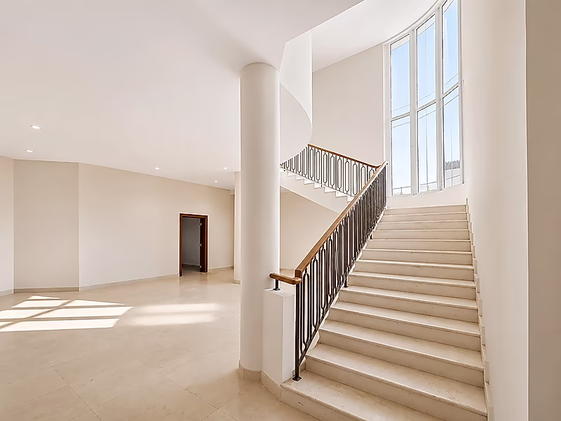 Luxury Corner Villa | Prime Location in Al Hilal - Photo 12