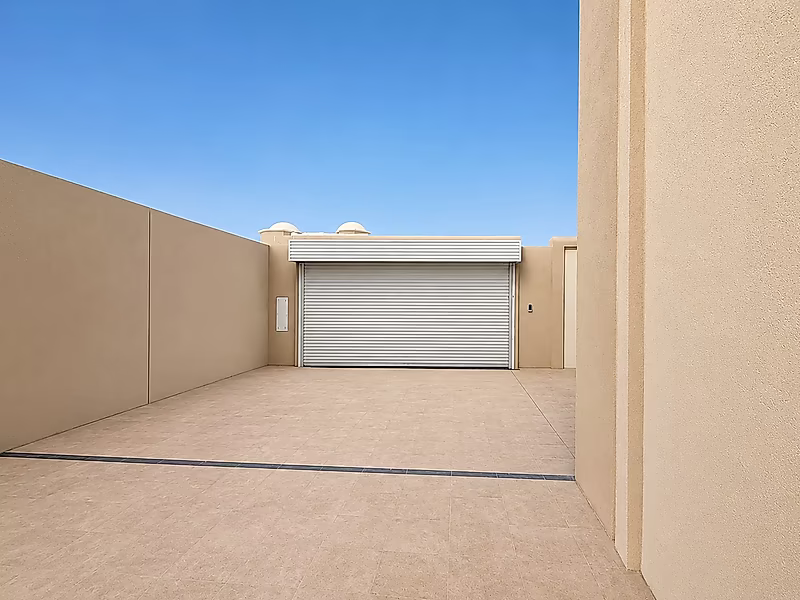 7 BED + MAID & DRIVER  VILLA IN IZGHAWA - Photo 2