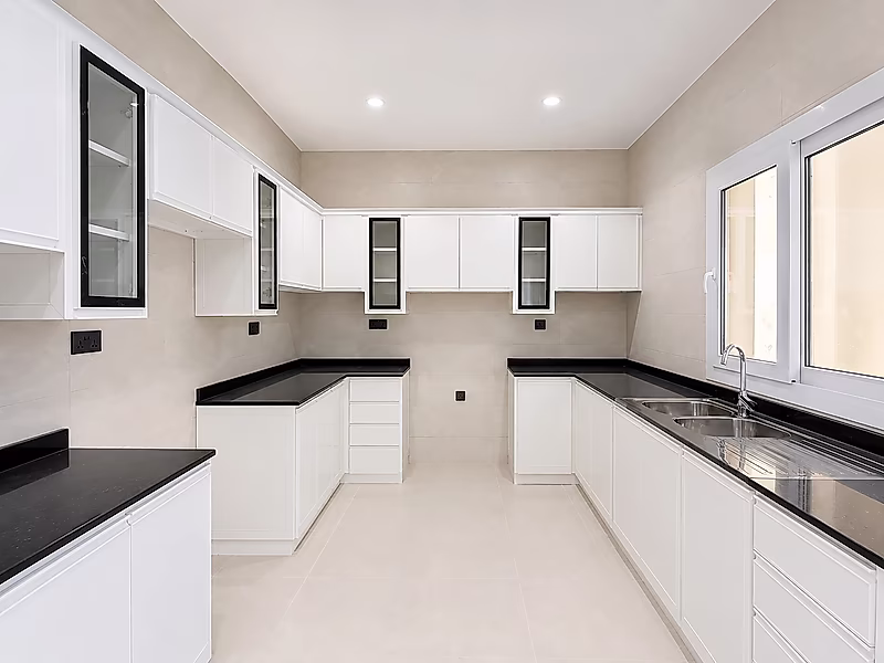 7 BED + MAID & DRIVER  VILLA IN IZGHAWA - Photo 5