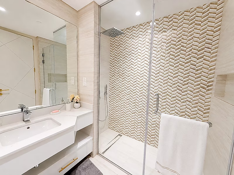 SPACIOUS 2BRS WITH HUGE BALCONY BILLS INCLUDED - Photo 7