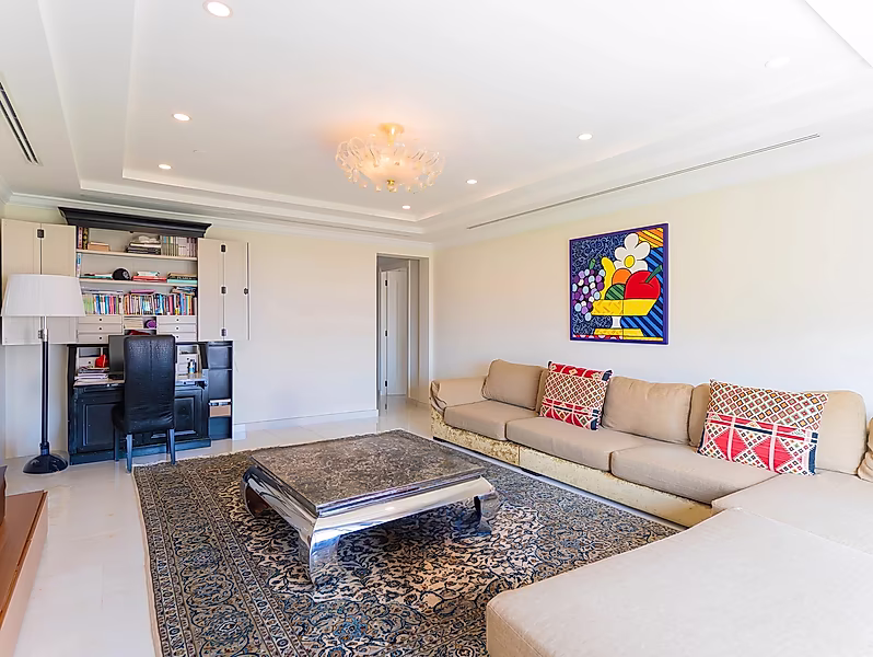 CHARMING 4-BEDROOM DUPLEX TOWNHOUSE IN PORTO ARABIA - Photo 2