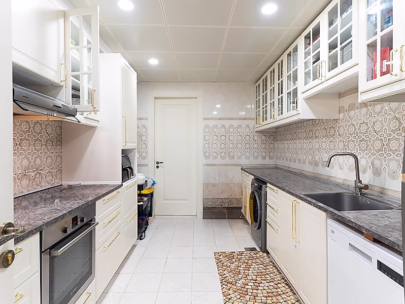 CHARMING 4-BEDROOM DUPLEX TOWNHOUSE IN PORTO ARABIA - Photo 4
