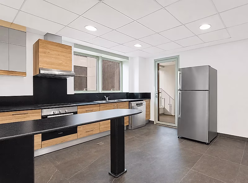 PREMIUM 3BR + MAID APARTMENT IN WEST BAY - Photo 2