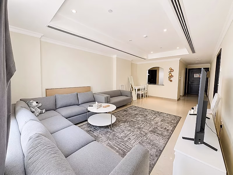 STYLISH AND CLEAN 1-BEDROOM IN THE PEARL - Photo 2