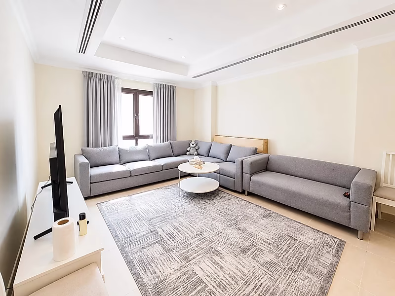 STYLISH AND CLEAN 1-BEDROOM IN THE PEARL - Photo 3