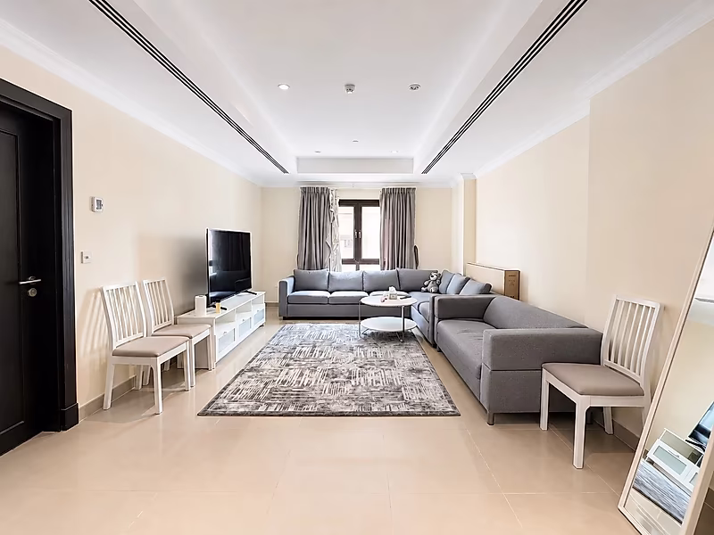 STYLISH AND CLEAN 1-BEDROOM IN THE PEARL - Photo 4