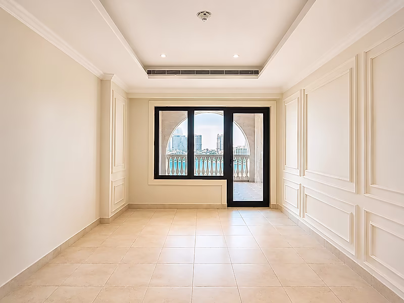 SPACIOUS 1-BEDROOM RESIDENCE | WATERFRONT LIVING - Photo 3