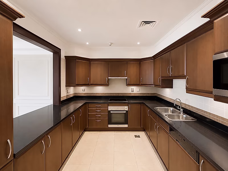 SPACIOUS 1-BEDROOM RESIDENCE | WATERFRONT LIVING - Photo 4