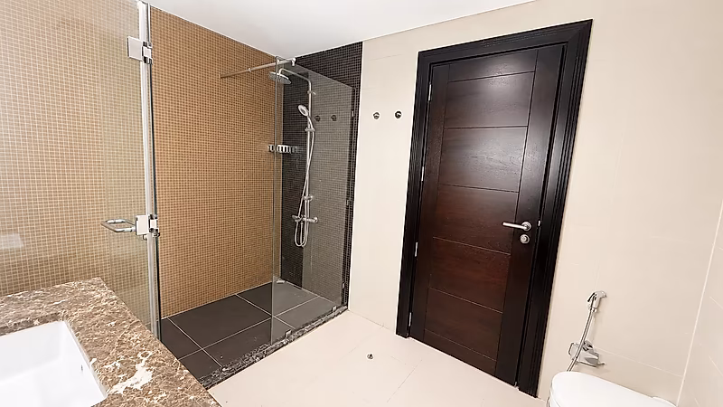 أناقة حديثة مع إطلالات بحرية - Photo 5
