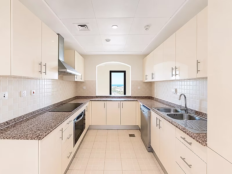 LARGE 3 BEDROOMS SEA VIEW IN PORTO ARABIA - Photo 3