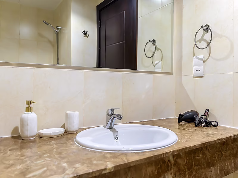 A Short Stay Fully Equipped 1-Bedroom in Porto Arabia - Photo 12