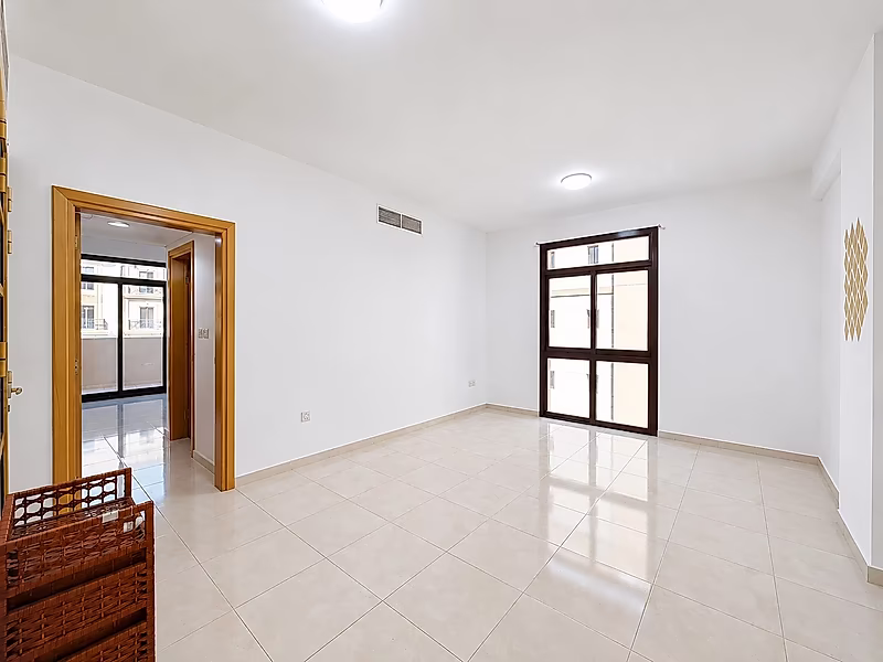 SEMI FURNISHED 1BR WITH BILLS INCLUDED FOX HILLS - Photo 1