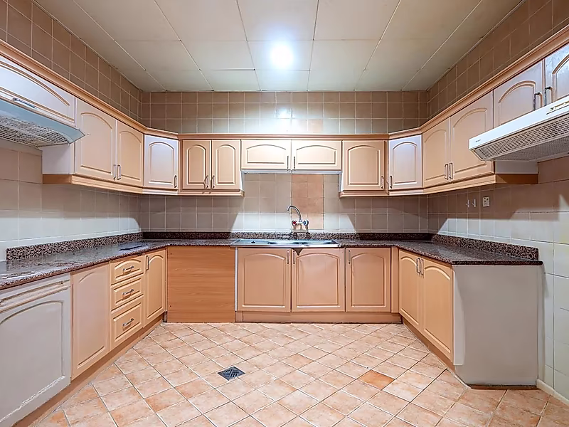 Spacious 3-Bedroom Unfurnished Apartment | High Floor | West Bay - Photo 4