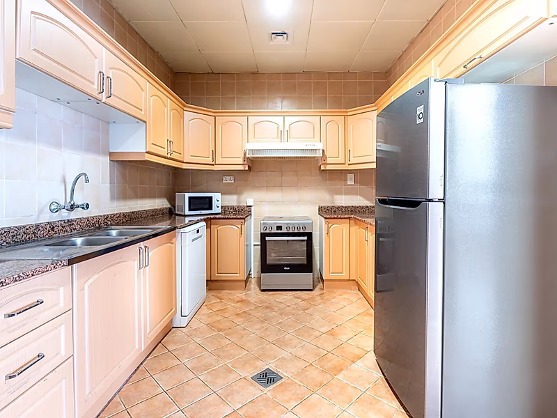 Spacious 2-Bedroom Fully Furnished Apartment in West Bay - Photo 4