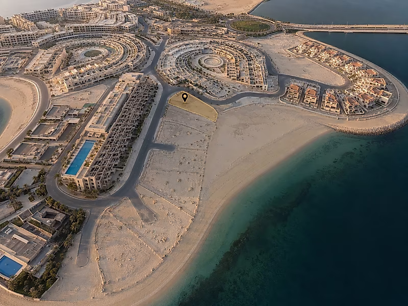 FOR SALE PRIVATE BEACHFRONT PLOT IN THE PEARL LA PLAGE - Photo 2