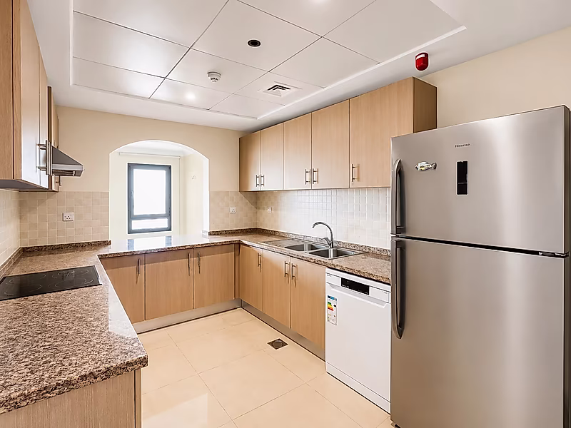 FULLY FURNISHED 2BR APARTMENT WITH SEA VIEW - Photo 3