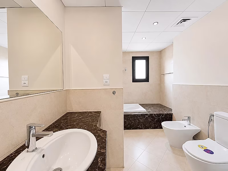 FULLY FURNISHED 2BR APARTMENT WITH SEA VIEW - Photo 5