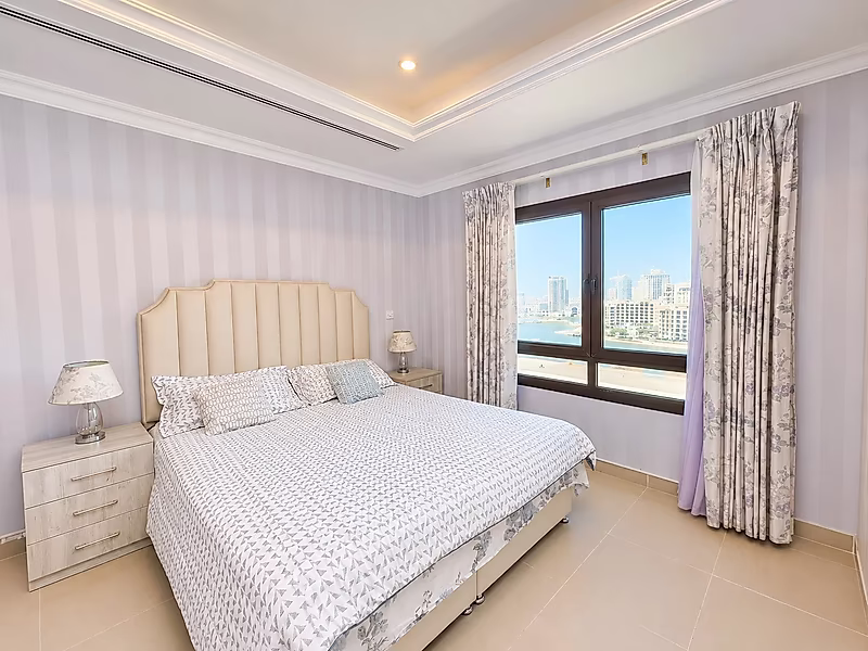 STUNNING STUDIO APARTMENT WITH MARINA VIEW - Photo 1