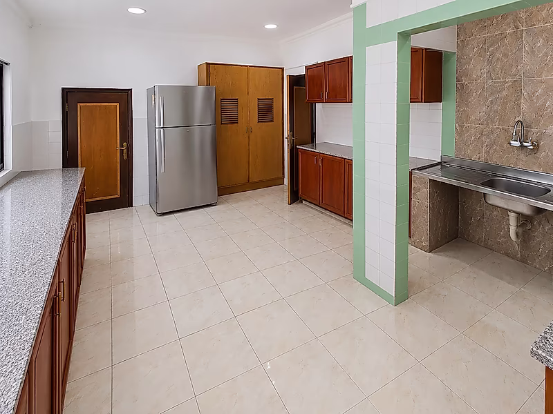 Spacious 9-Bedroom Villa for Sale in Al Rayyan Al Atiq - Photo 3