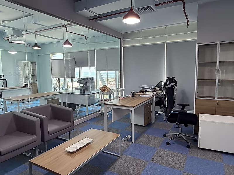 Fully Fitted Premium Office 215sqm Lusail Marina - Photo 3