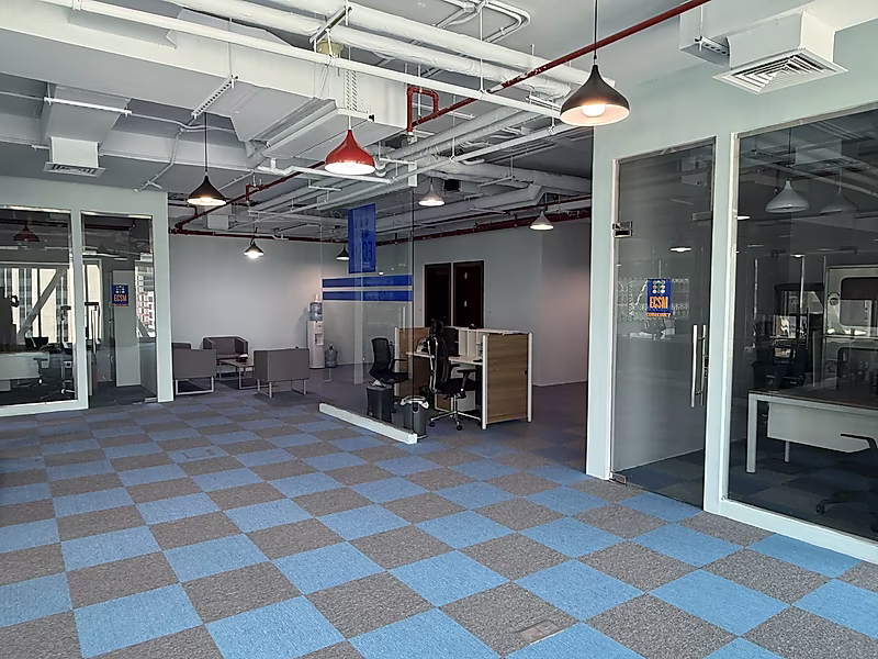 Fully Fitted Premium Office 215sqm Lusail Marina - Photo 8