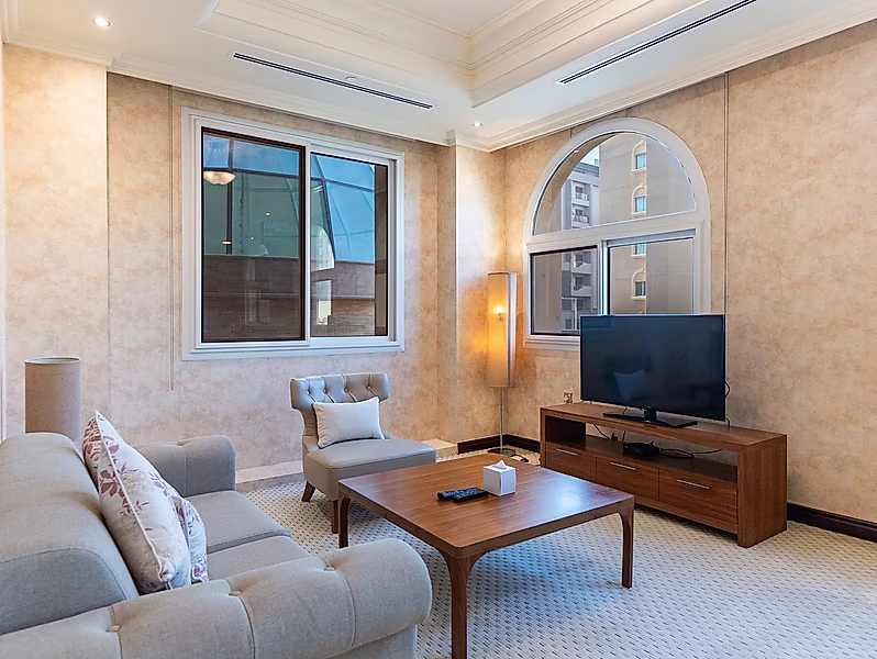 Luxury 1BR | Fully Furnished Hotel Apartment - Photo 1
